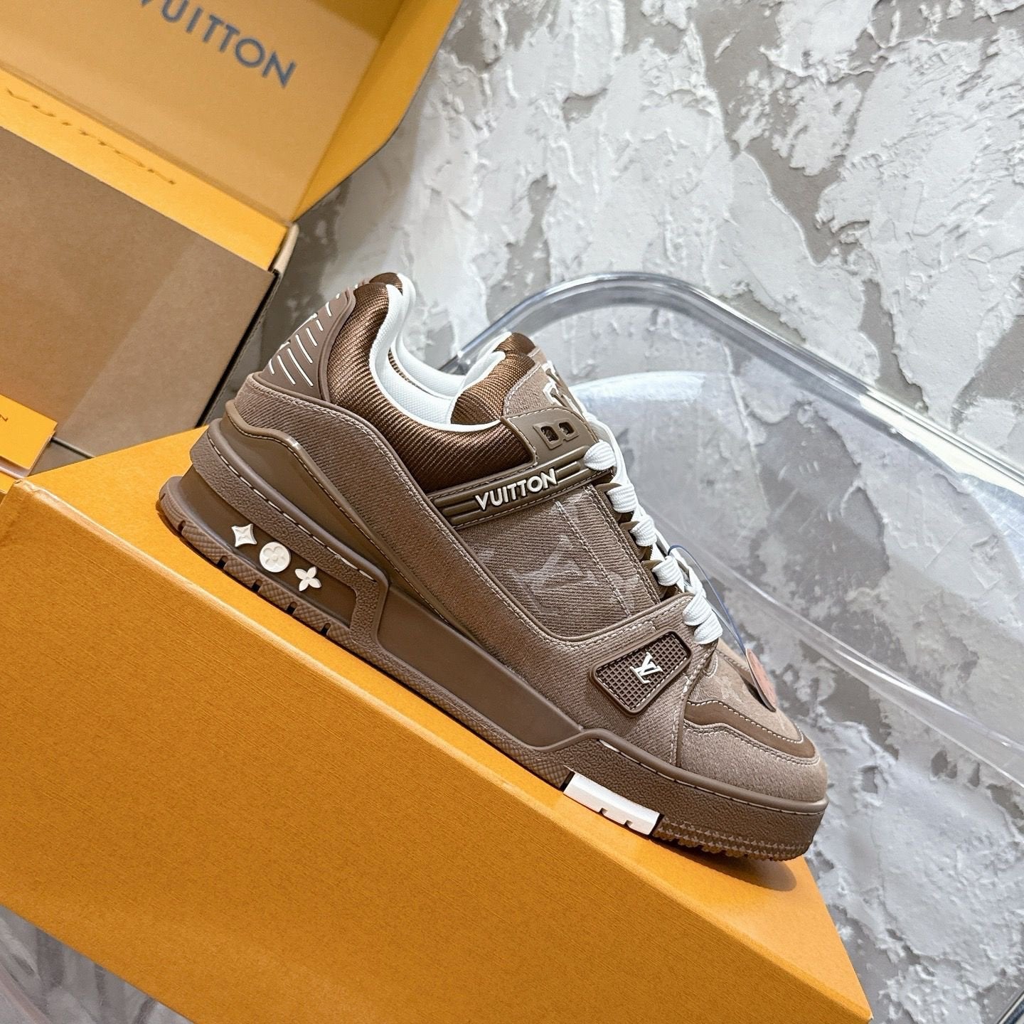 Louis Vuitton Trainer Beige/White Denim