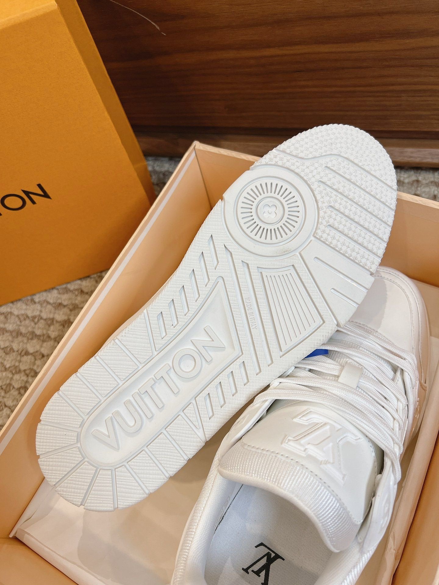 Louis Vuitton Trainer Full White