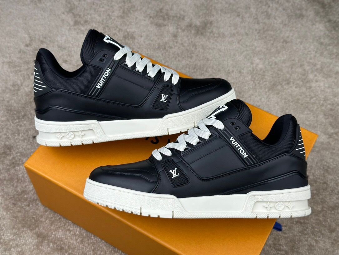 Louis Vuitton Trainer Black/White Leather