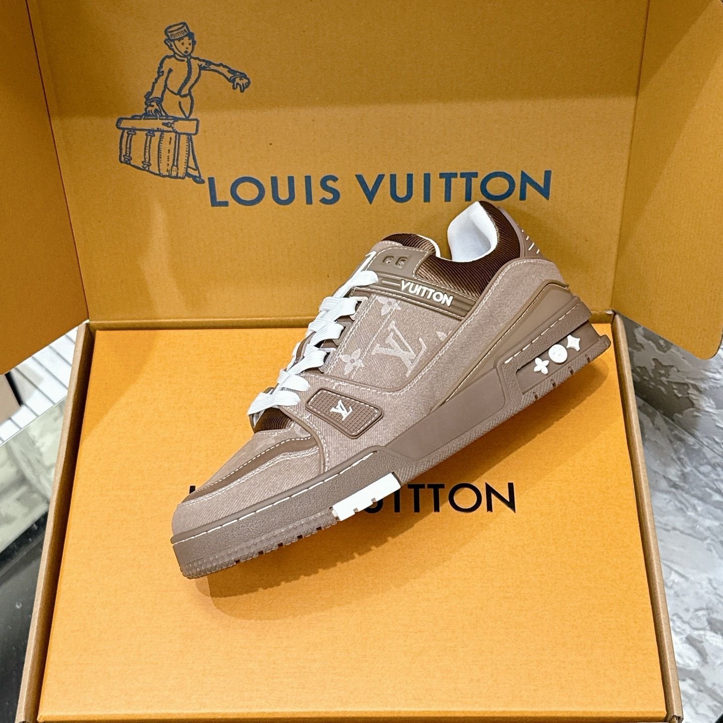 Louis Vuitton Trainer Beige/White Denim