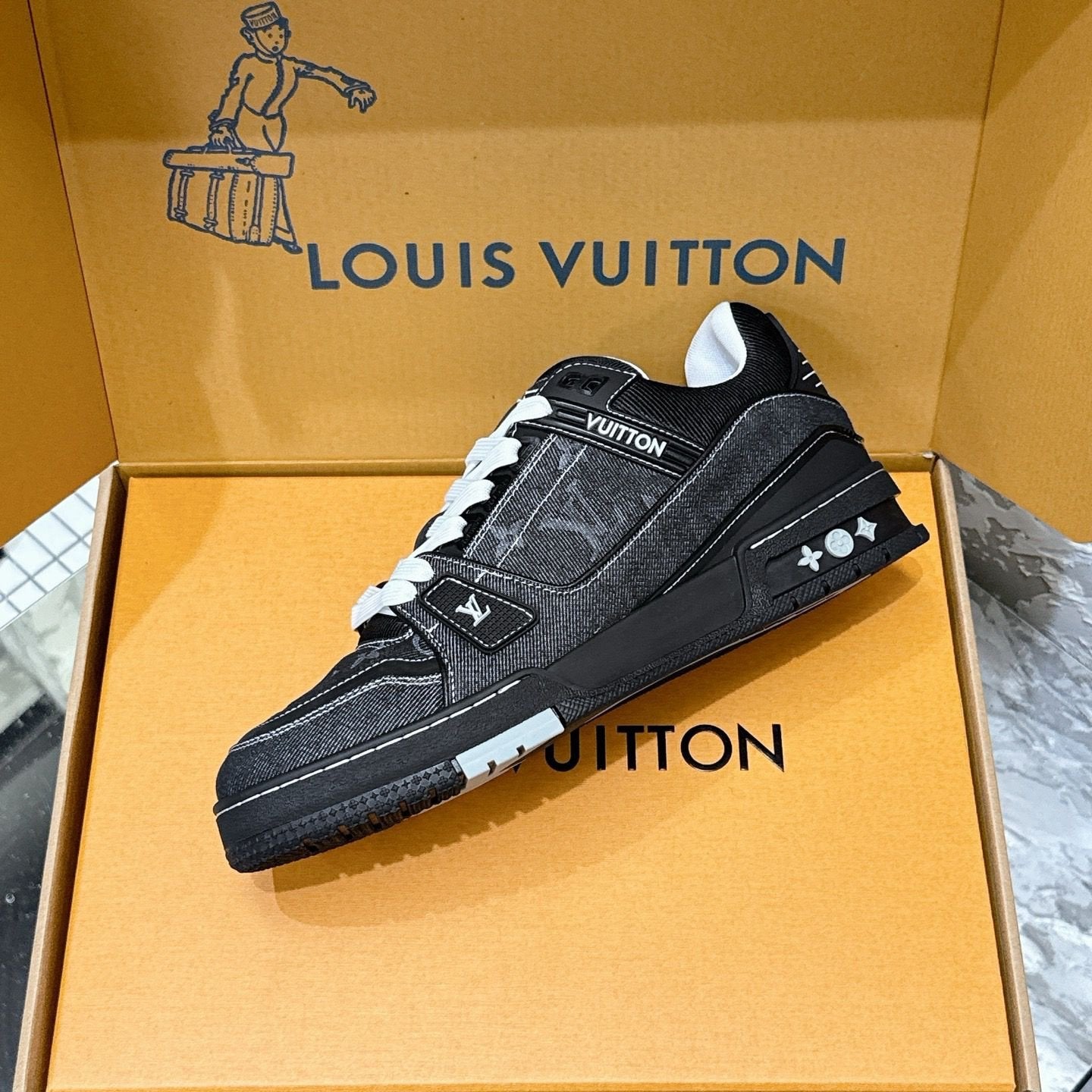 Louis Vuitton Trainer Black/White Denim