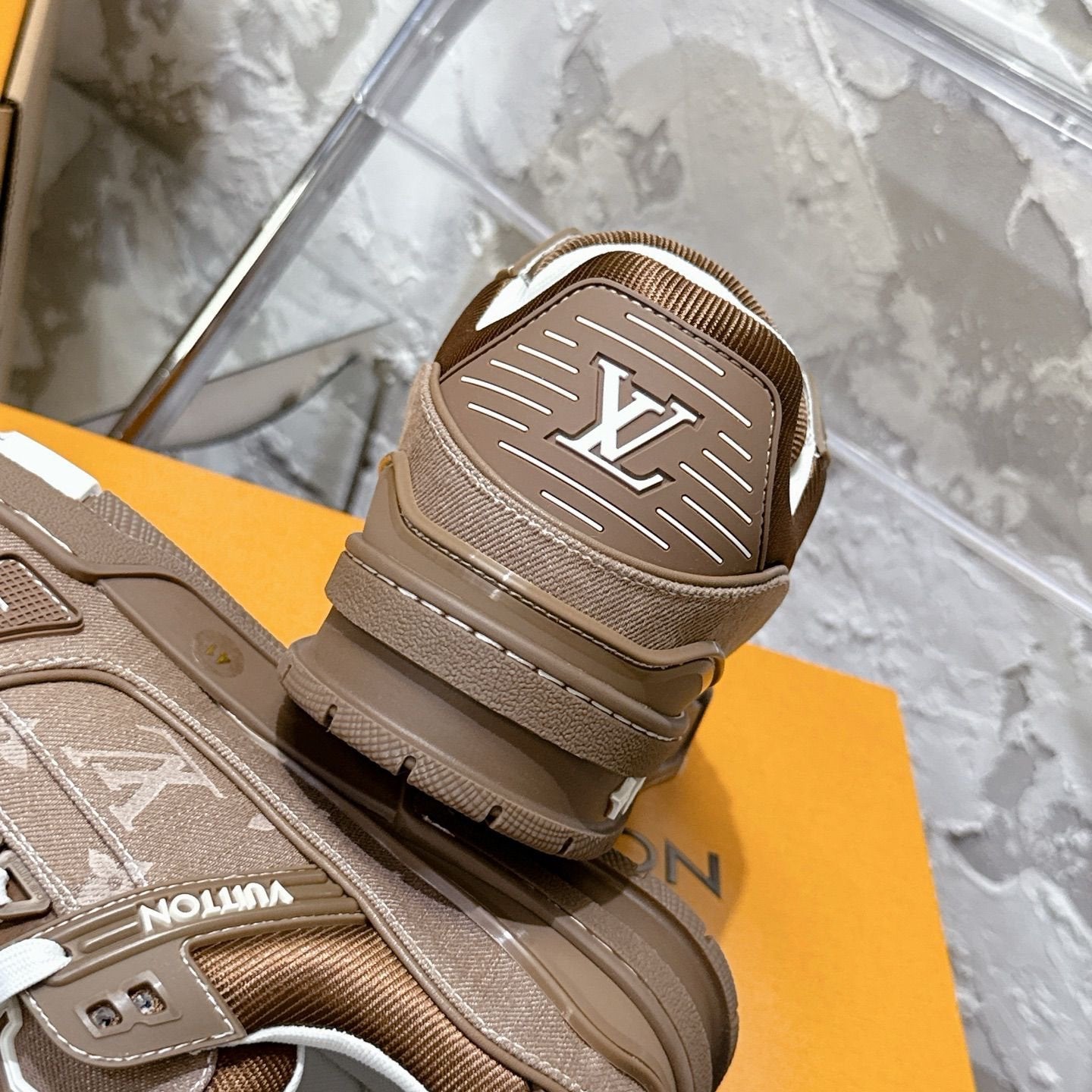 Louis Vuitton Trainer Beige/White Denim