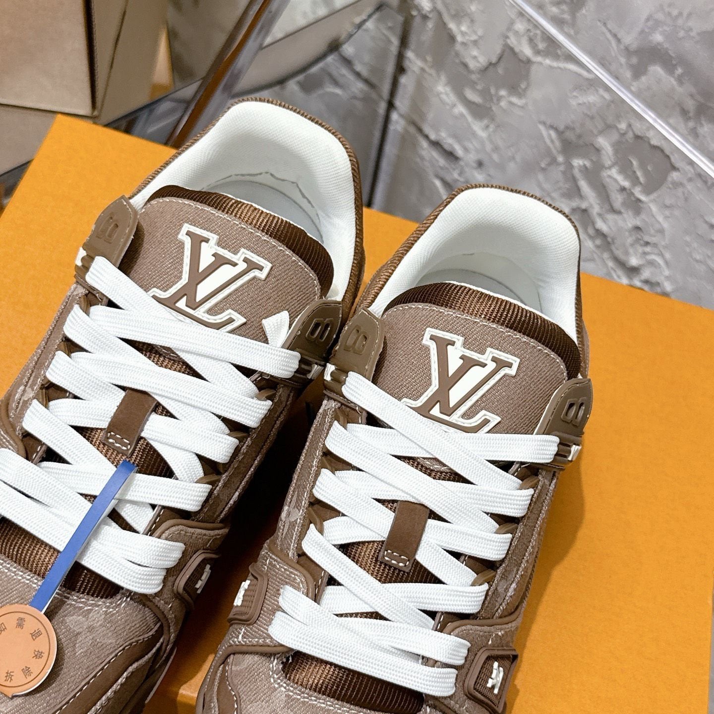 Louis Vuitton Trainer Beige/White Denim