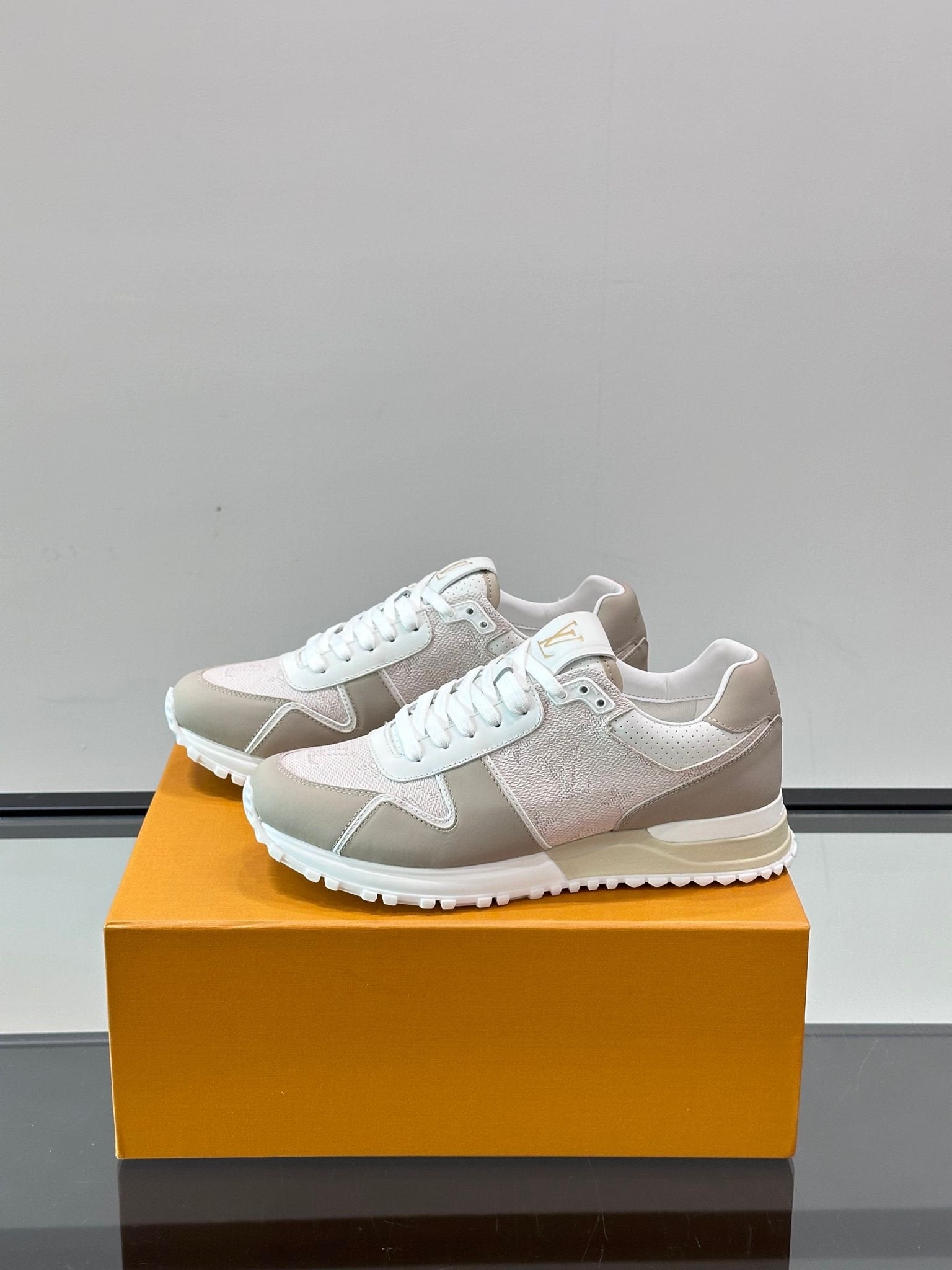 Louis Vuitton Run Away Beige