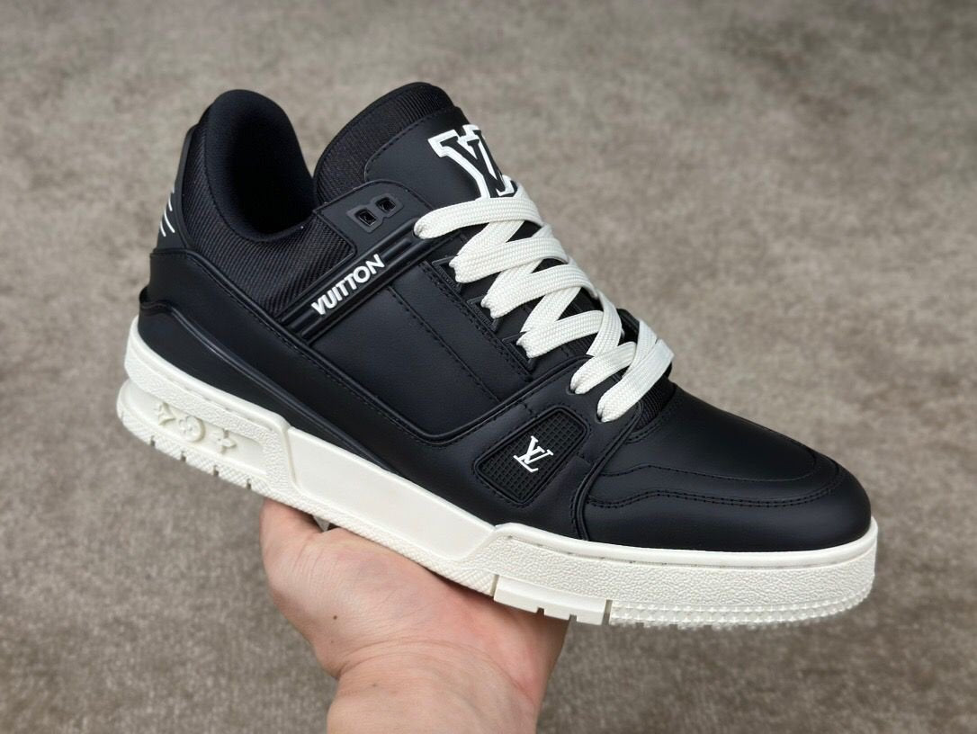 Louis Vuitton Trainer Black/White Leather