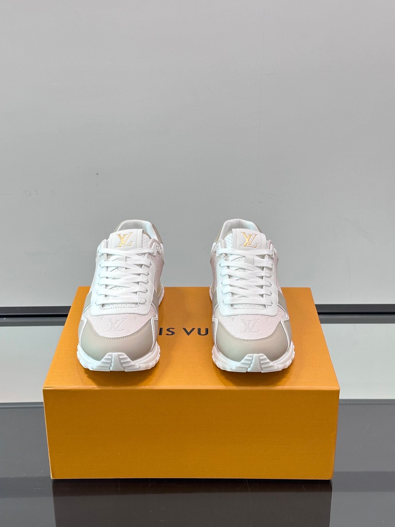 Louis Vuitton Run Away Beige
