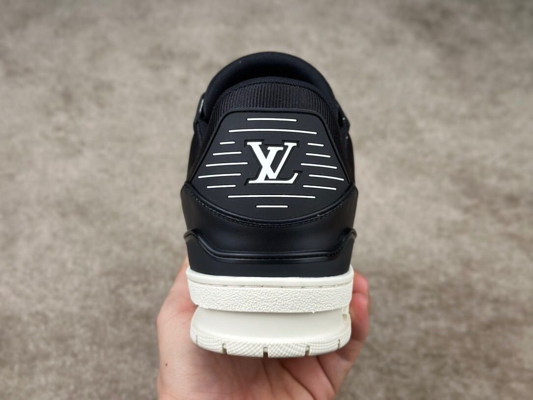 Louis Vuitton Trainer Black/White Leather