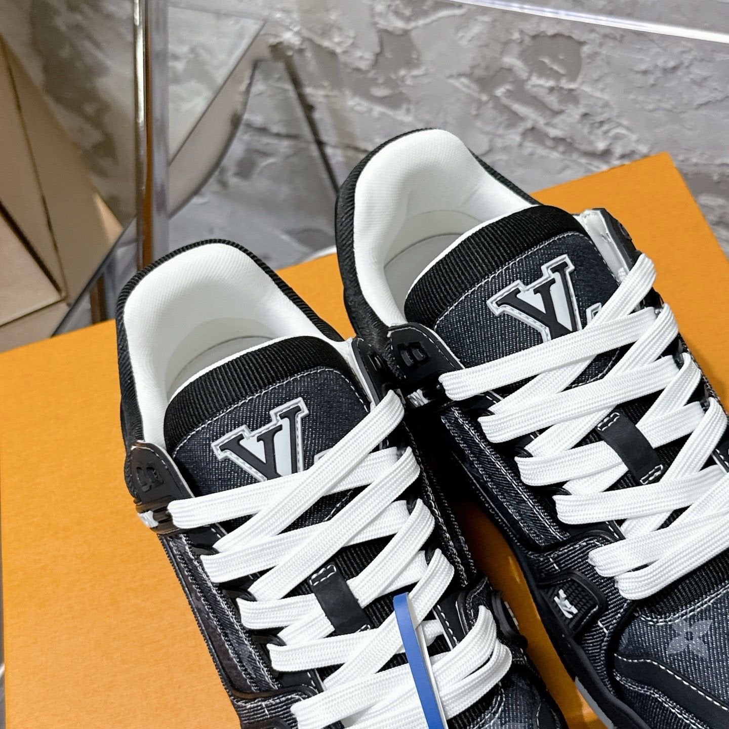 Louis Vuitton Trainer Black/White Denim