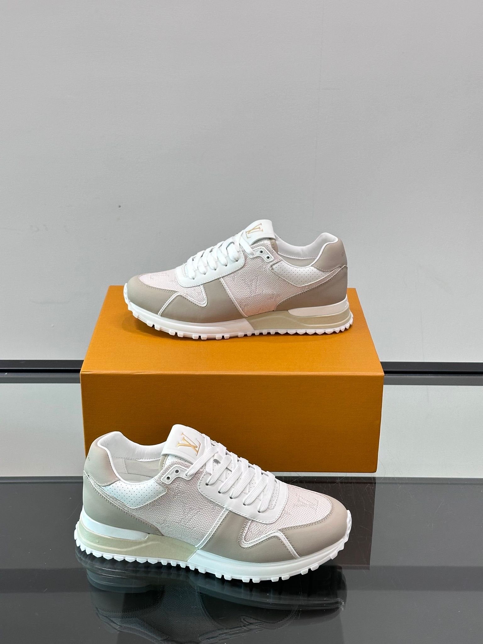 Louis Vuitton Run Away Beige