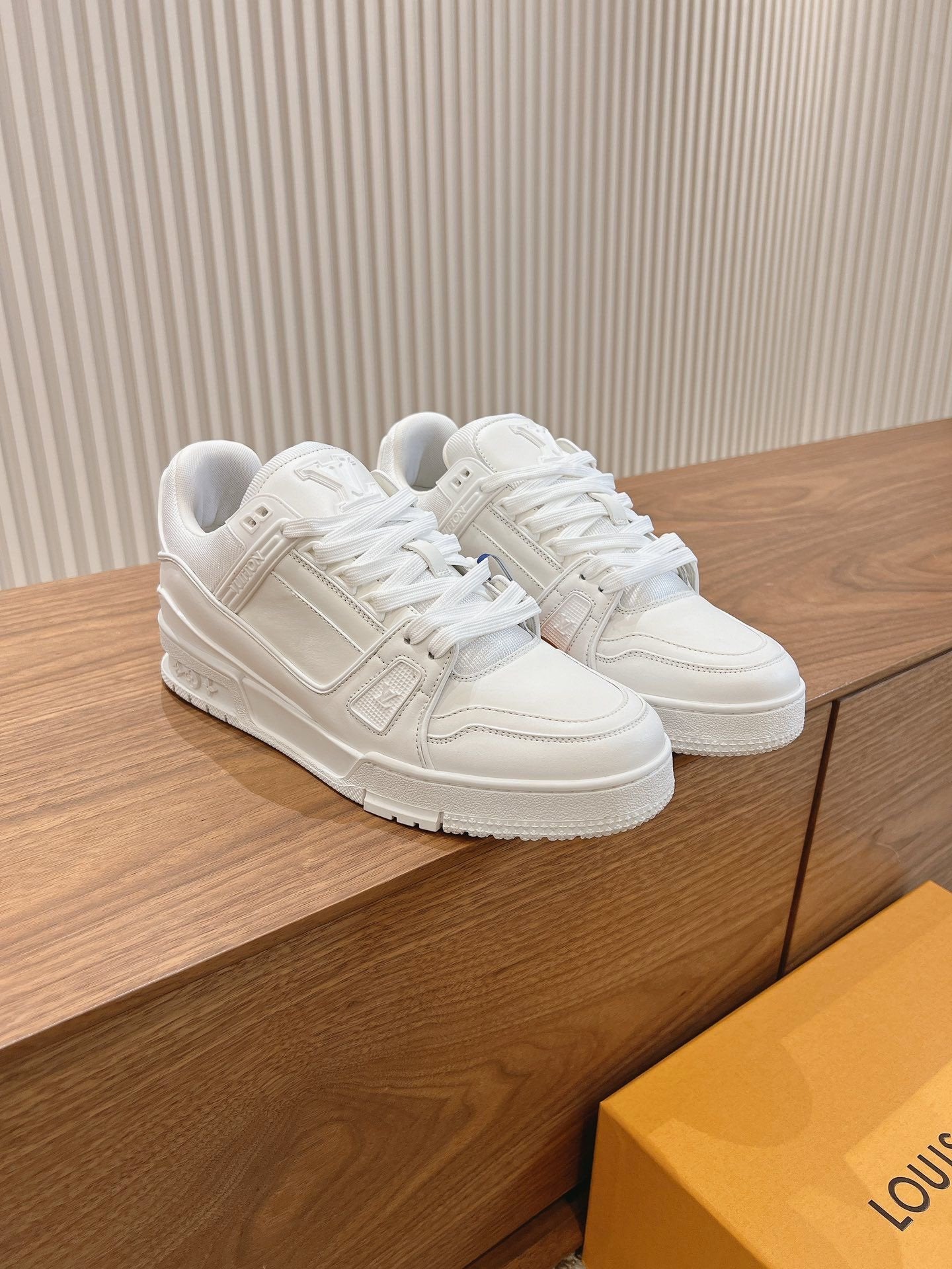 Louis Vuitton Trainer Full White