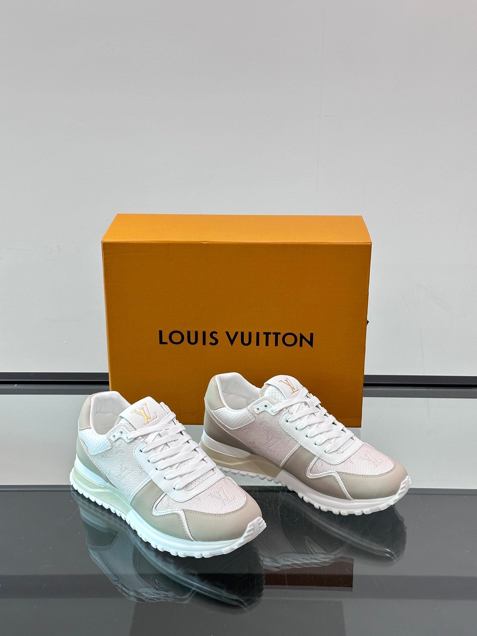 Louis Vuitton Run Away Beige