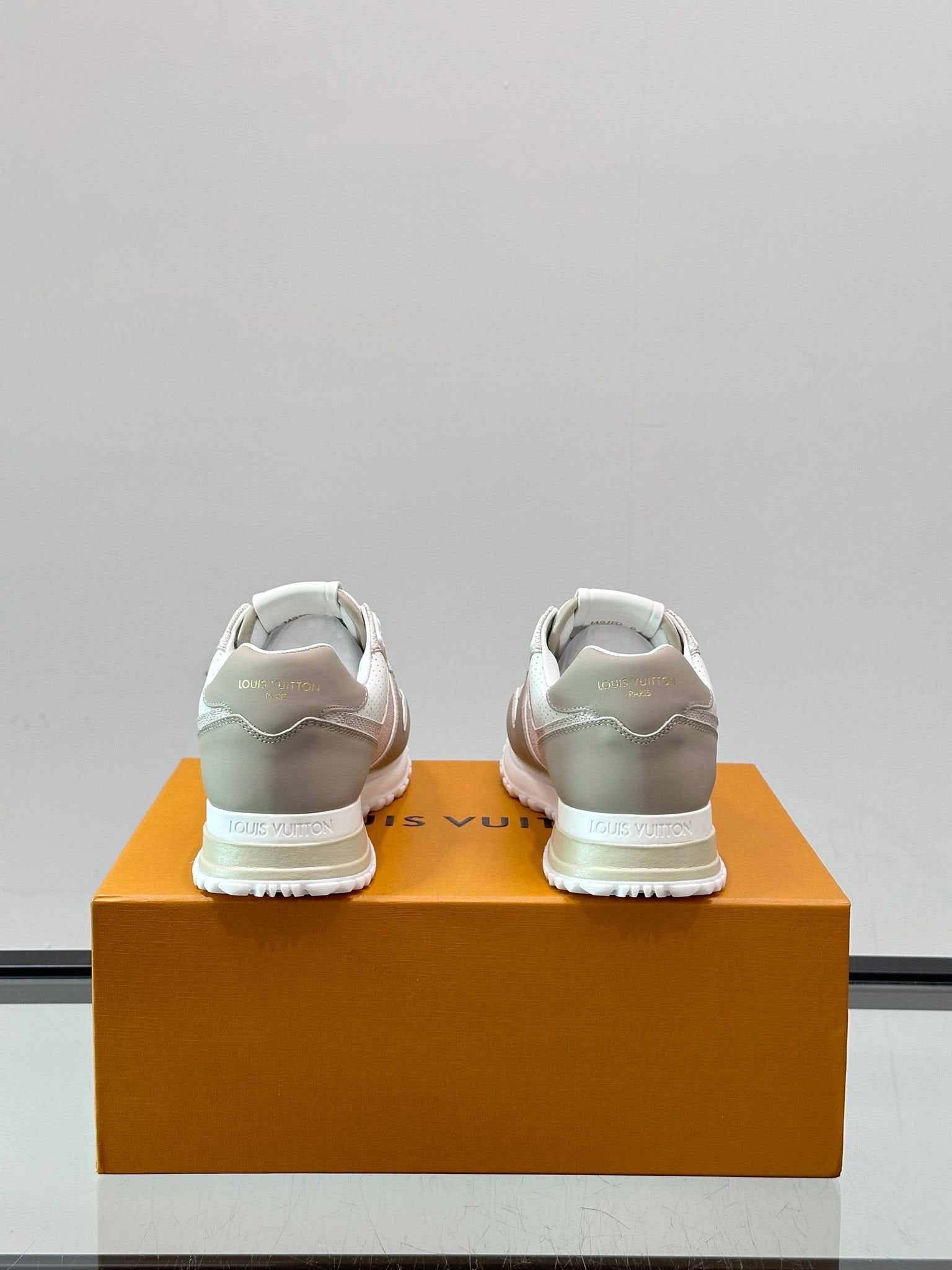 Louis Vuitton Run Away Beige