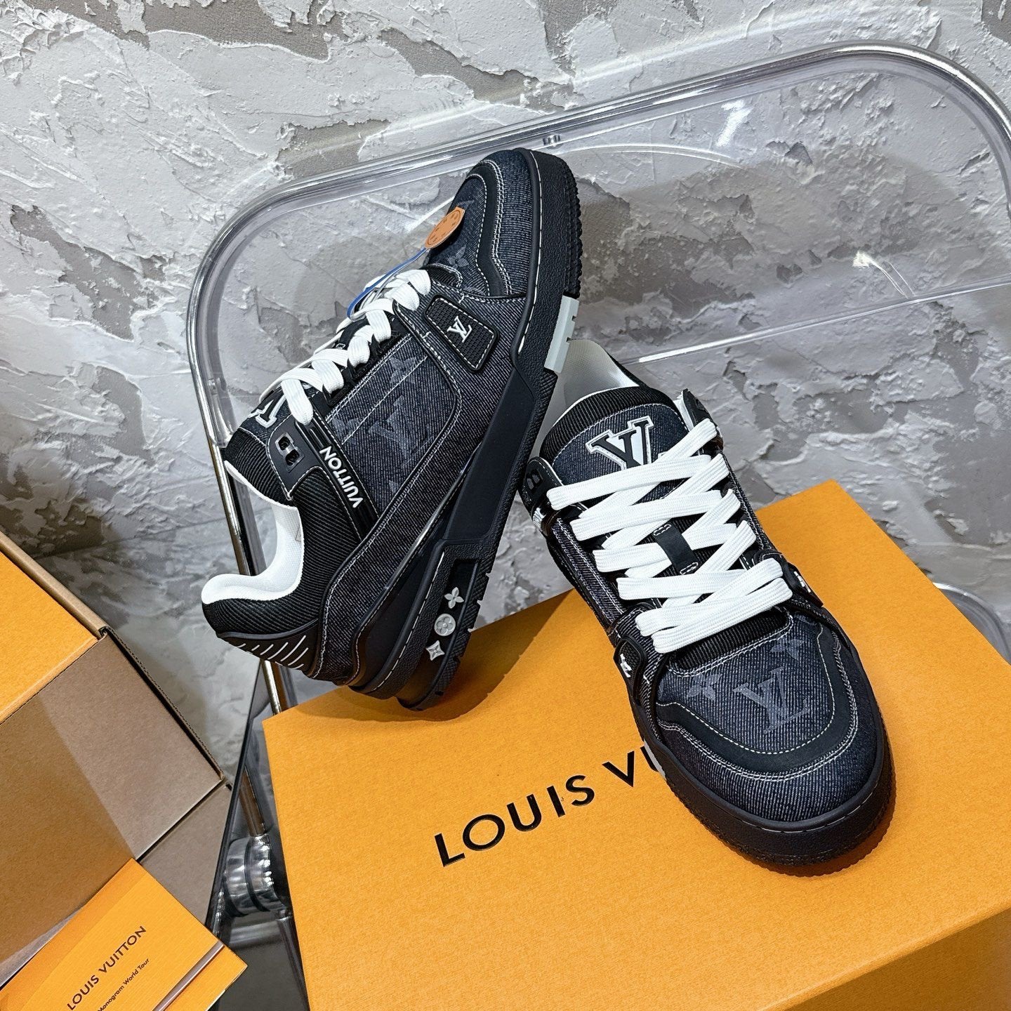 Louis Vuitton Trainer Black/White Denim