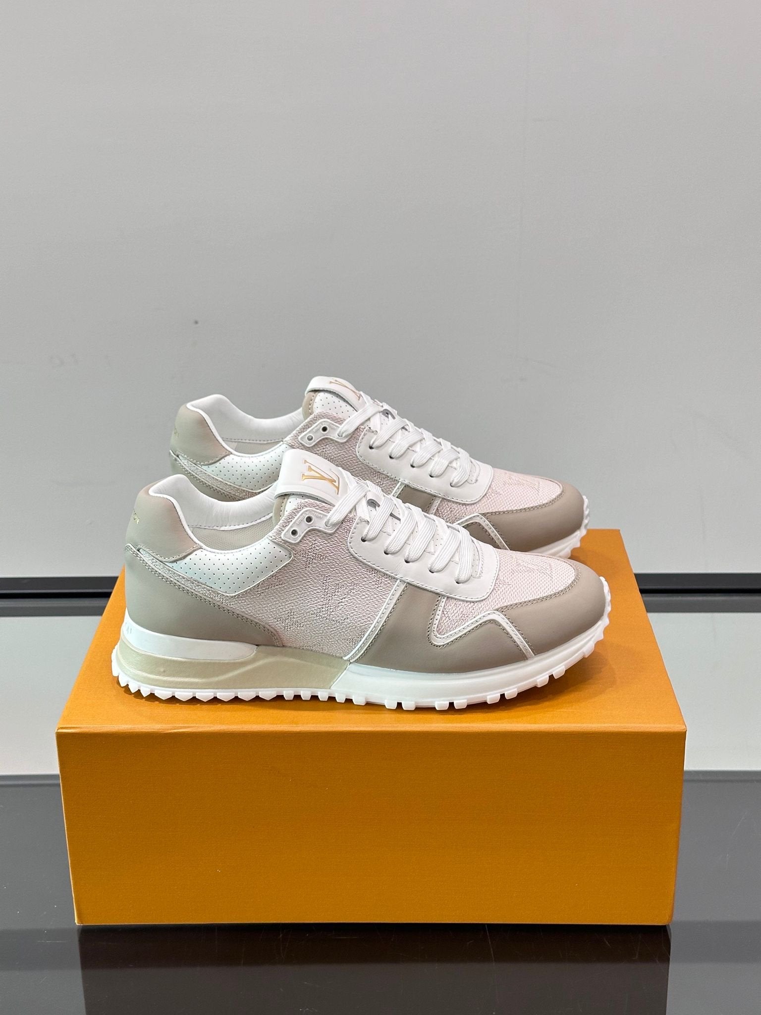 Louis Vuitton Run Away Beige
