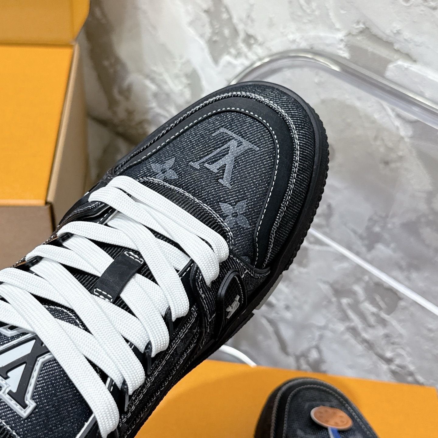 Louis Vuitton Trainer Black/White Denim