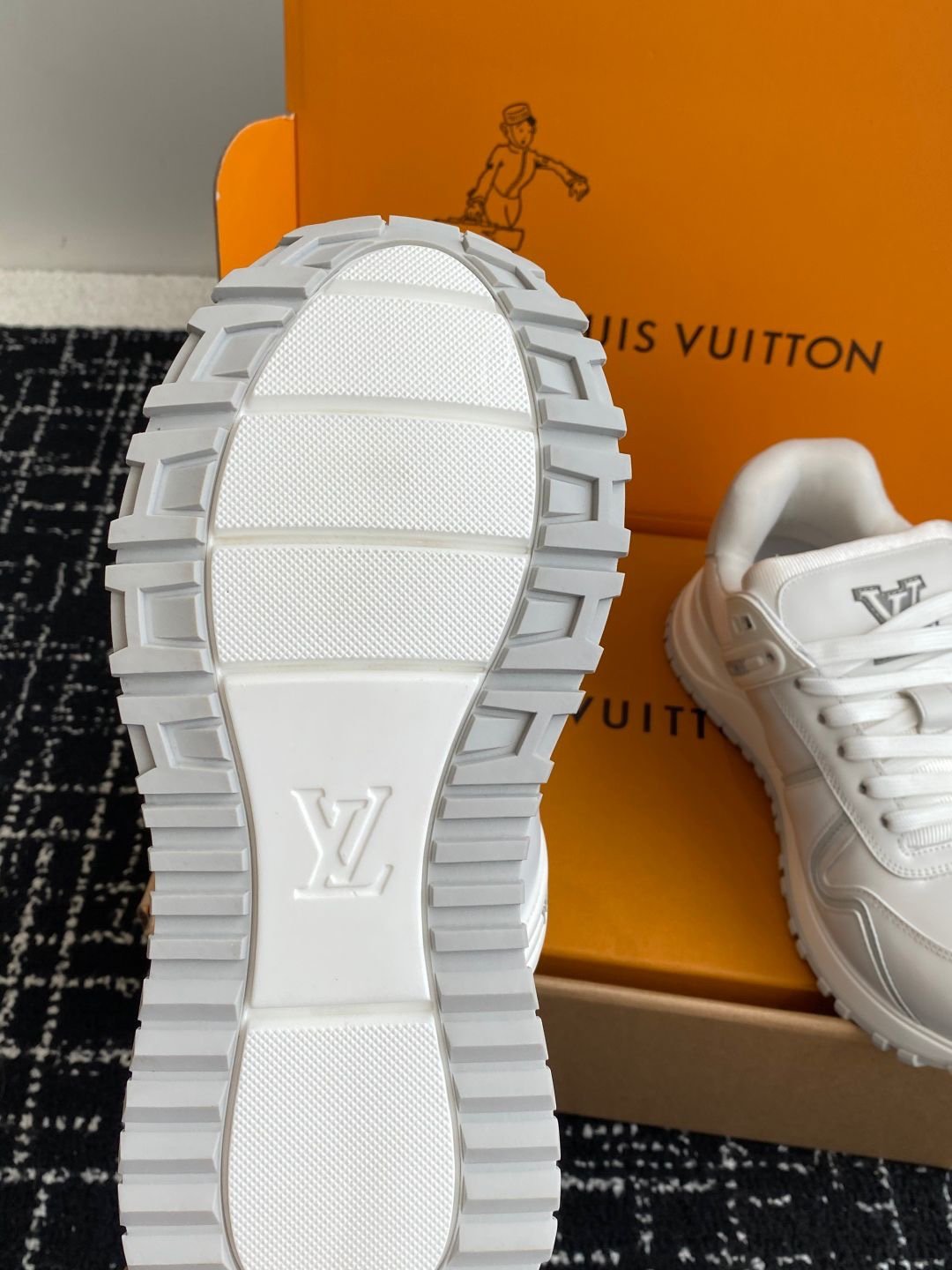 Louis Vuitton Skate Silver