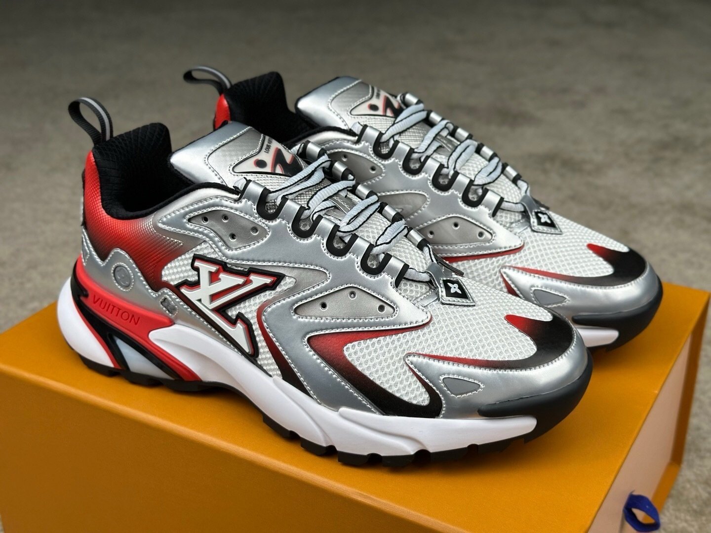 Louis Vuitton Runner Tatic Silver Red