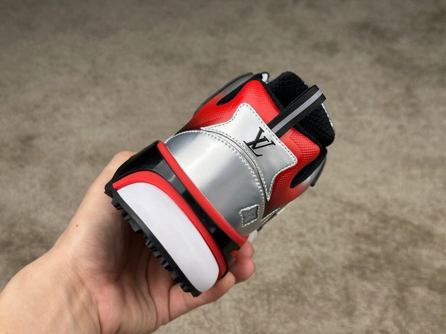 Louis Vuitton Runner Tatic Silver Red