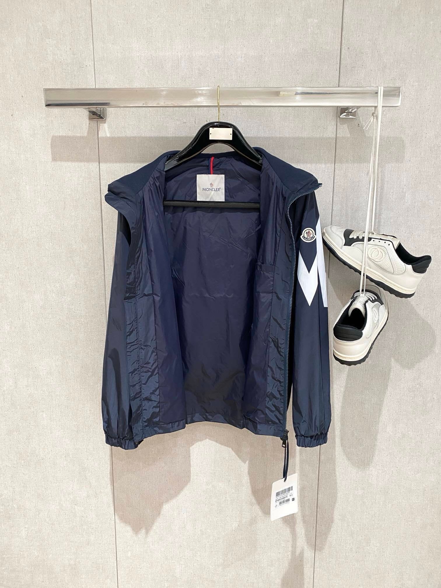 Moncler Fetuque Hooded Windbreaker In Navy