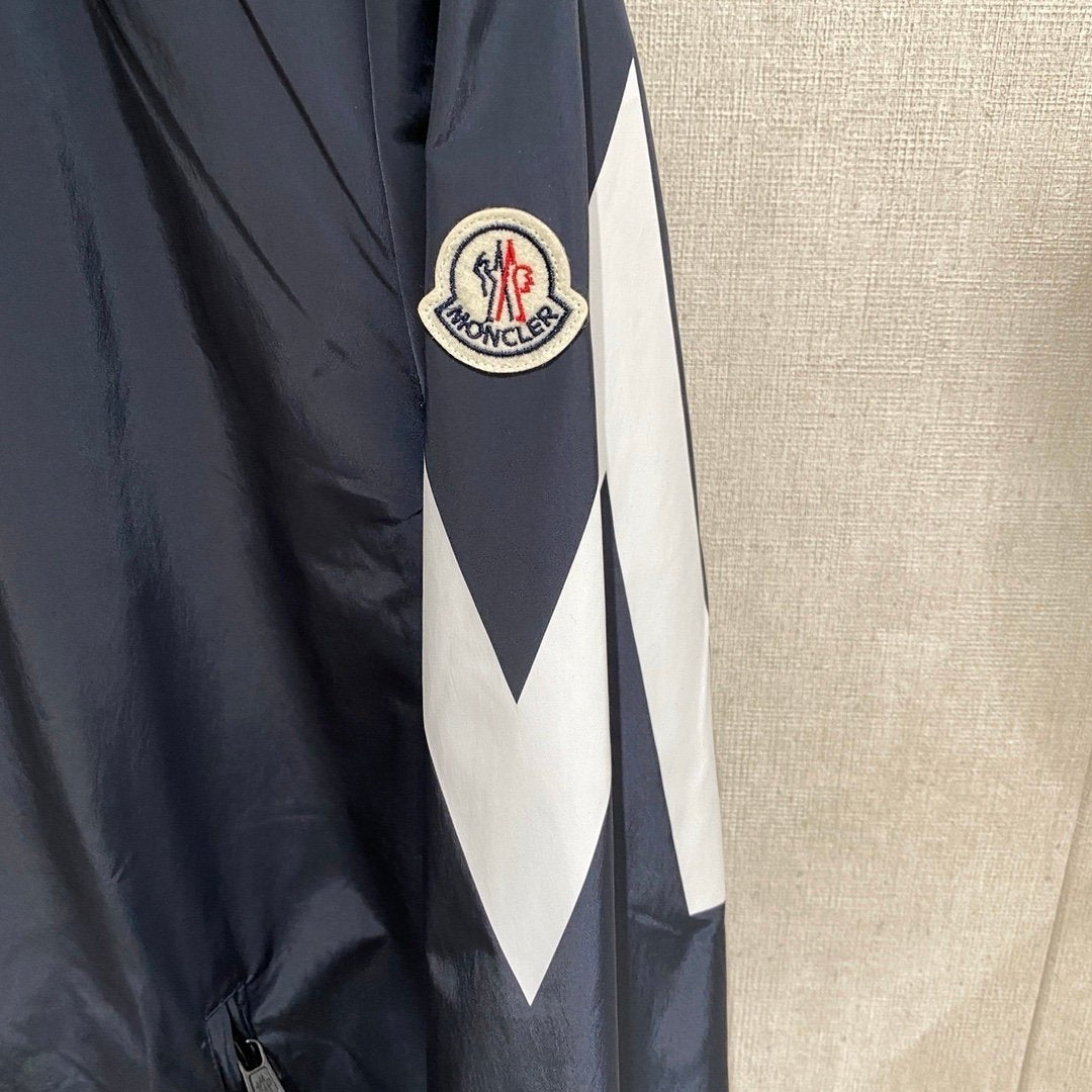 Moncler Fetuque Hooded Windbreaker In Navy