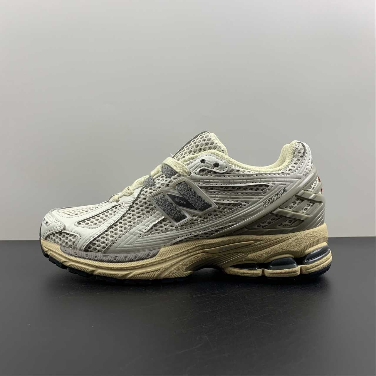 New Balance 1906R Sea Salt Marblehead
