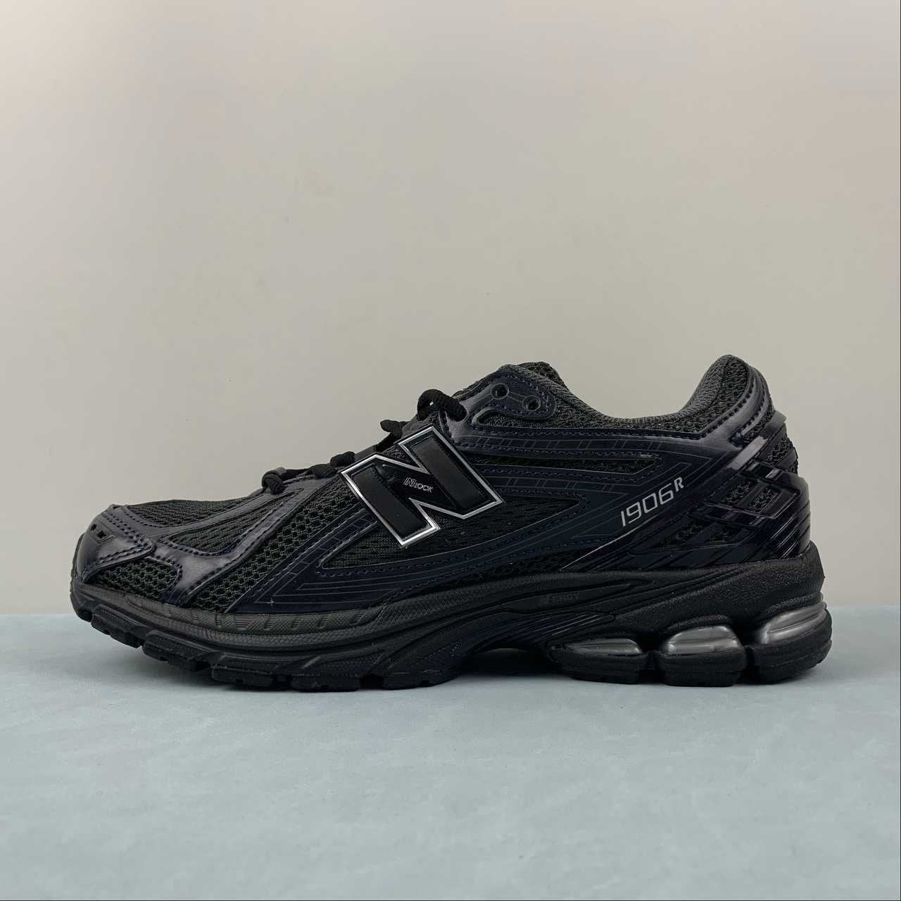 New Balance 1906R Black Metallic Silver
