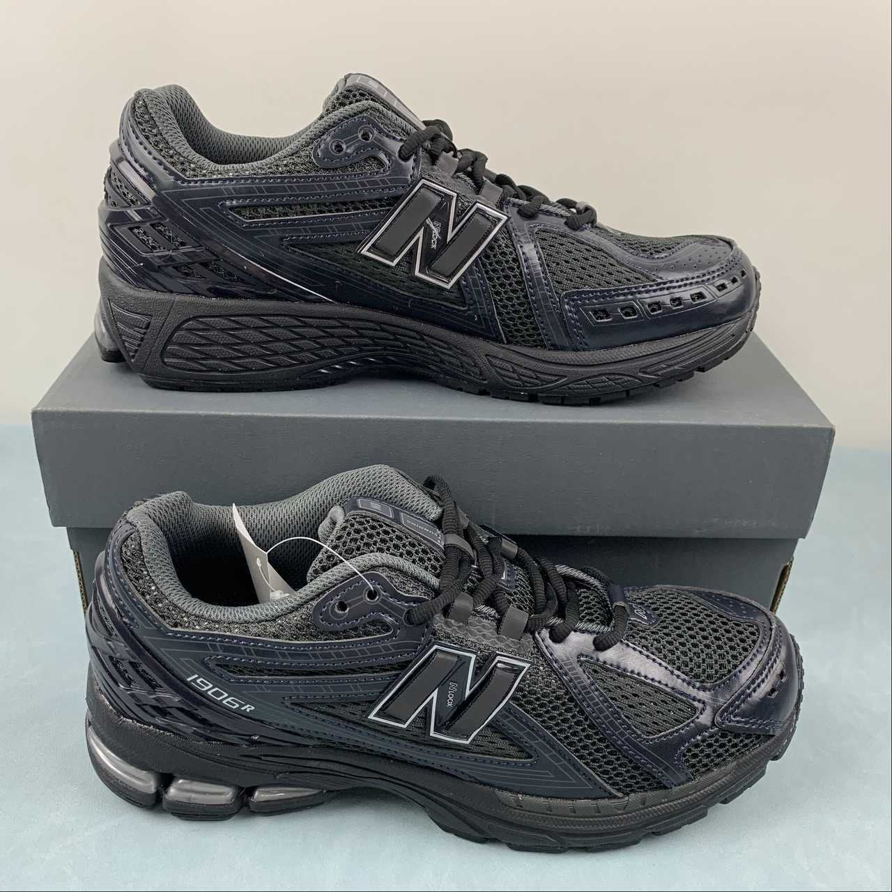 New Balance 1906R Black Metallic Silver
