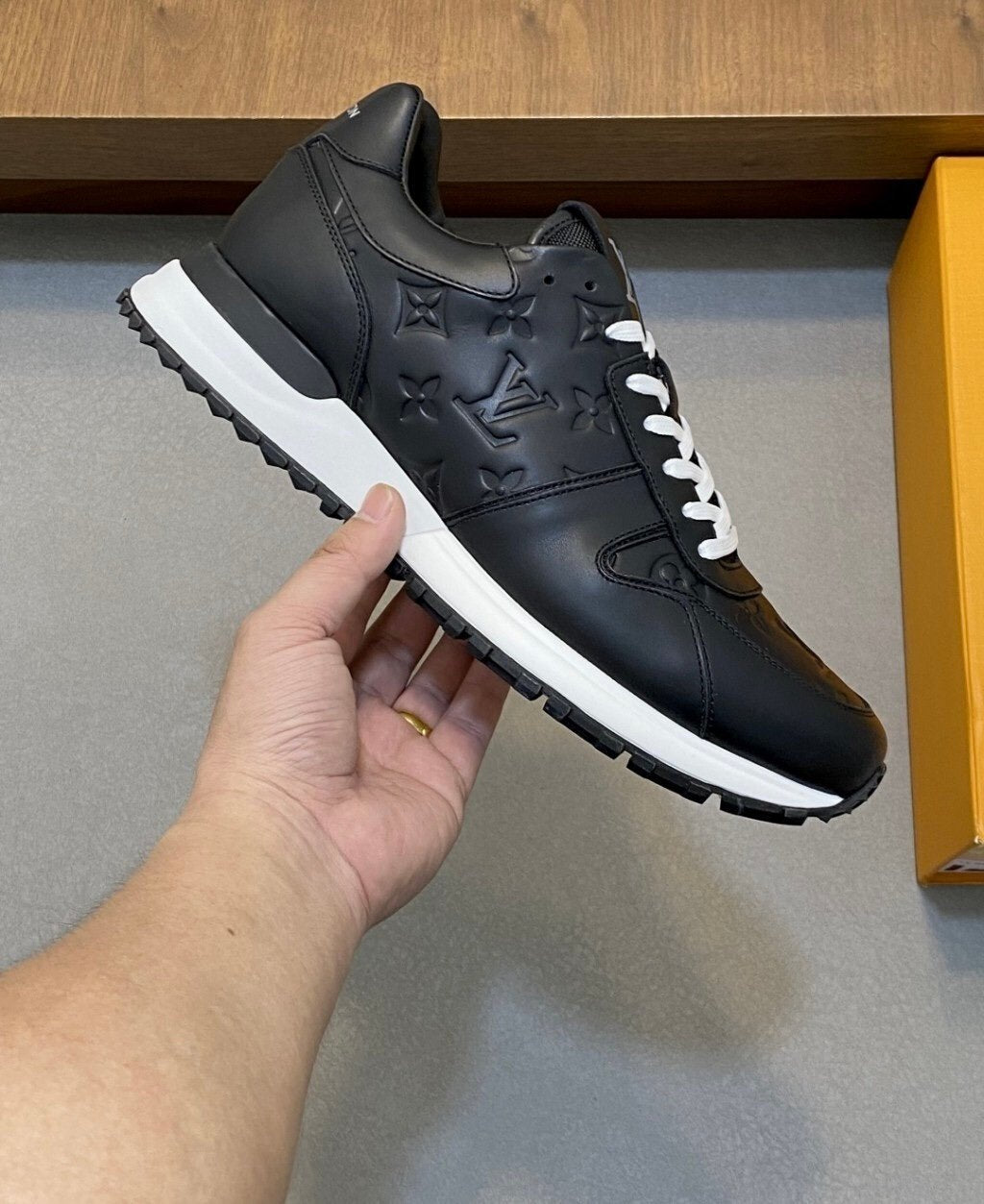 Louis Vuitton Run Away Black/White