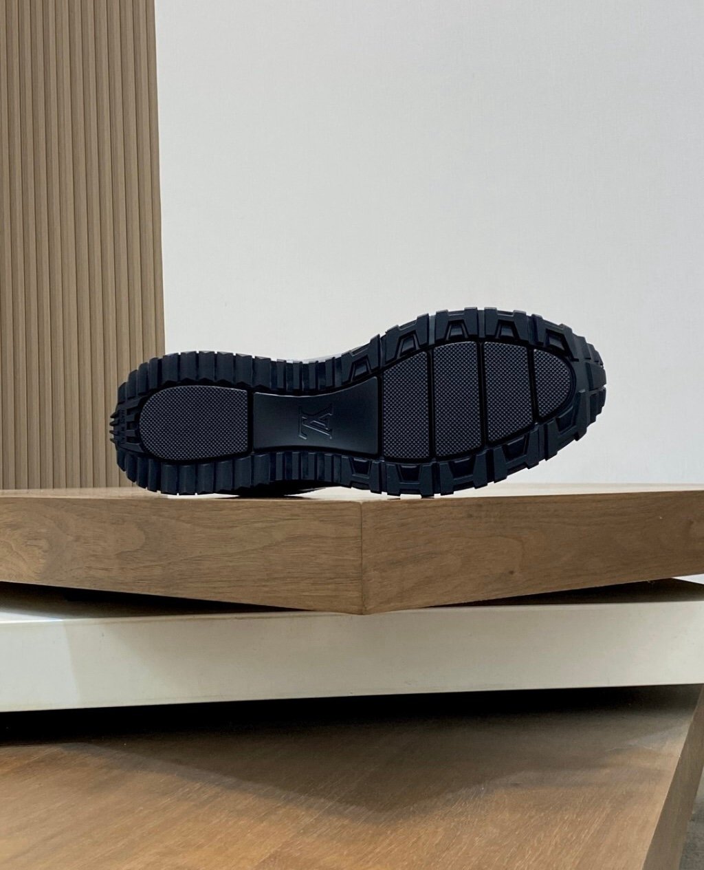 Louis Vuitton Run Away Iridecent Black