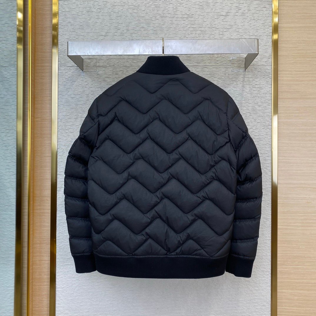 Moncler Ubac Short Down Jacket Black