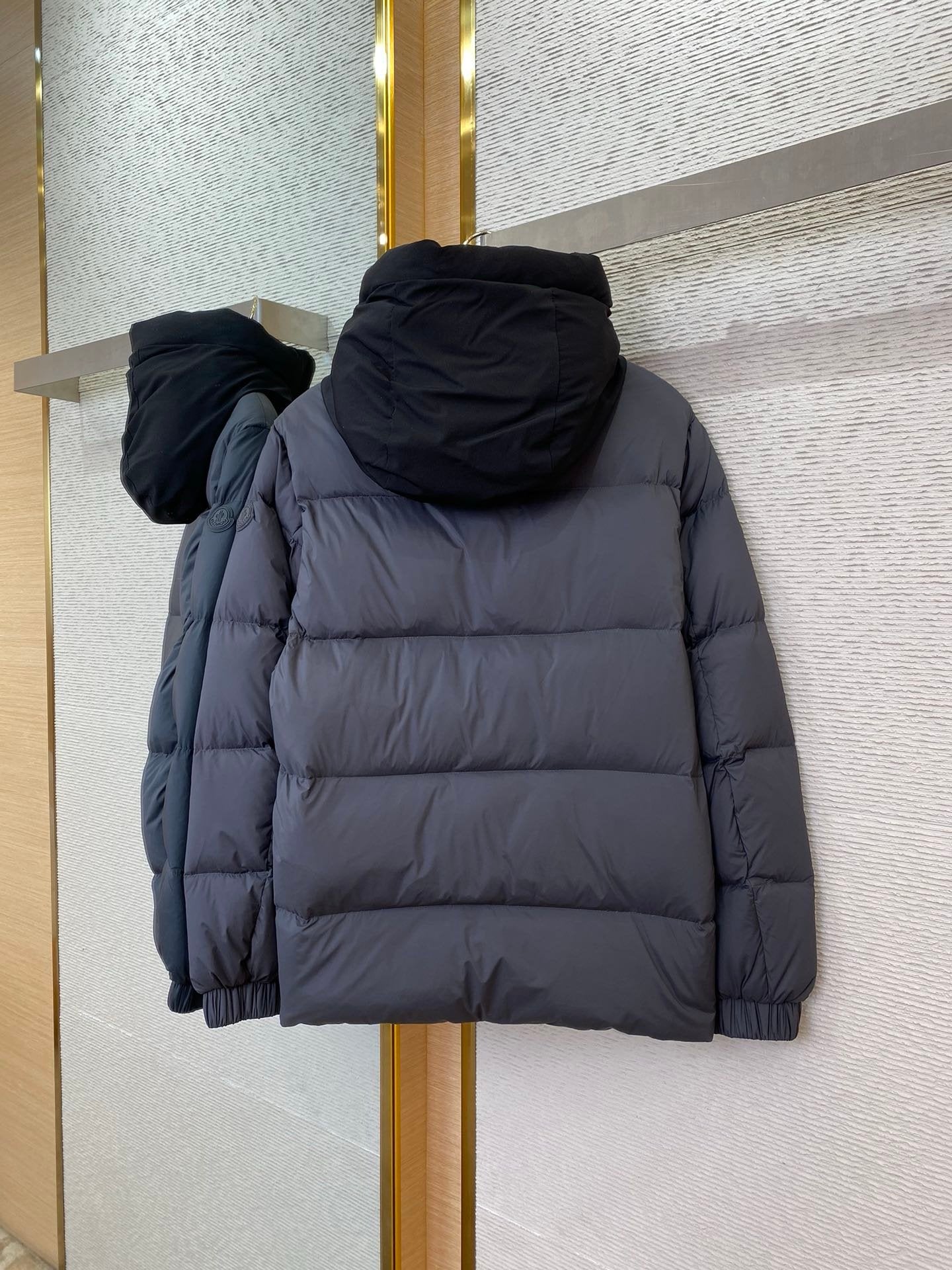 Moncler Madeira Down Jacket Grey/Black
