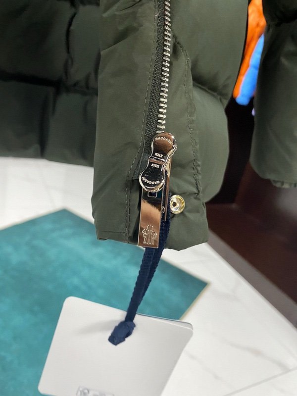 Moncler Bauges Short Down Jacket Green
