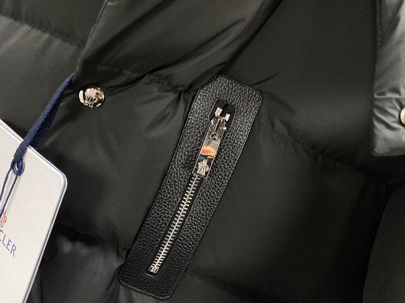 Moncler Bauges Short Down Jacket Black