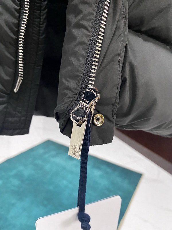 Moncler Bauges Short Down Jacket Black