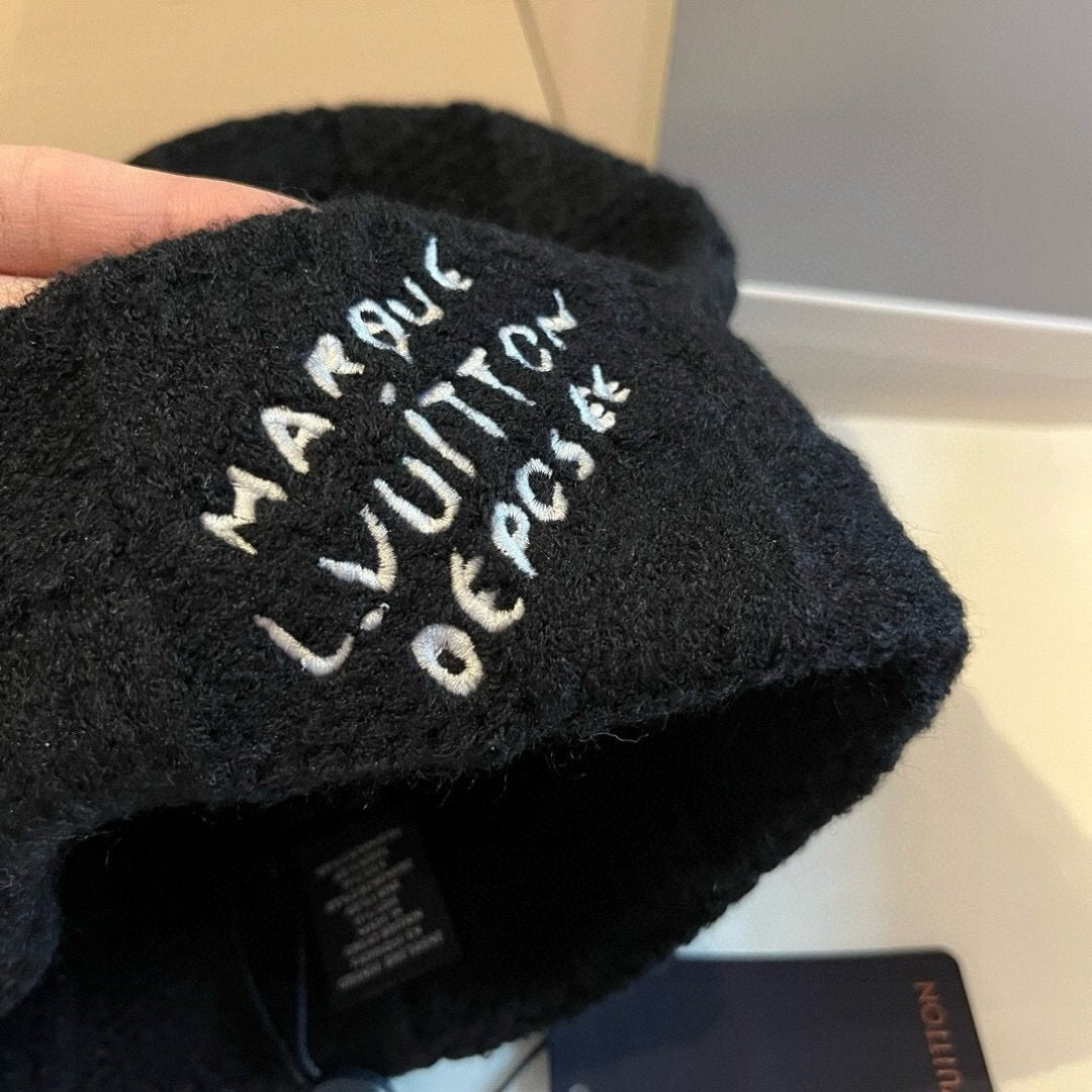 Louis Vuitton Damier Snug Muts