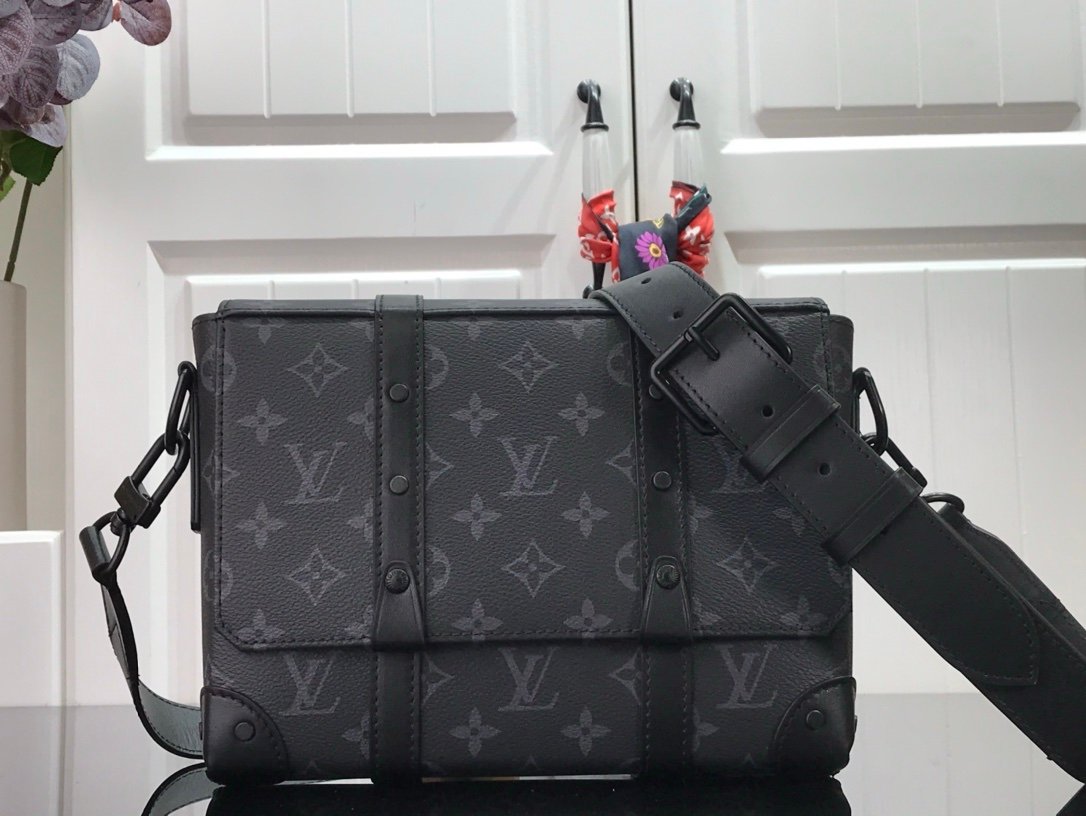 Louis Vuitton Trunk Messenger Bag Monogram Black