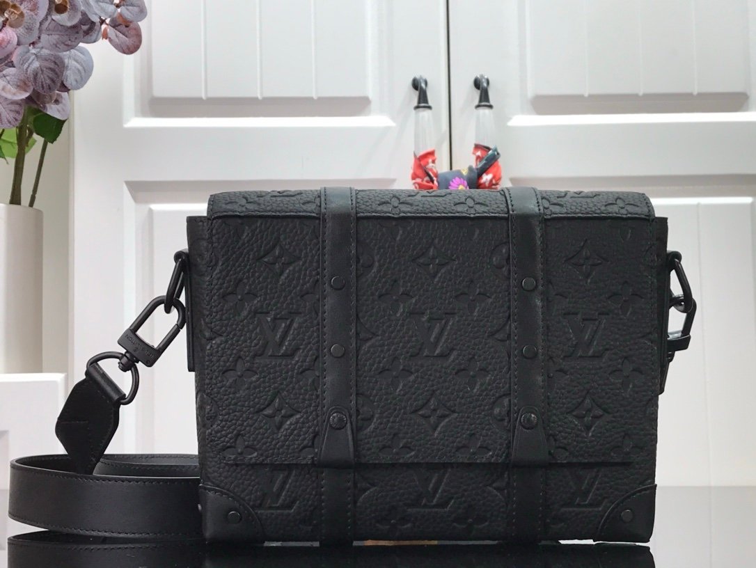 Louis Vuitton Trunk Messenger Bag Monogram 3D Black
