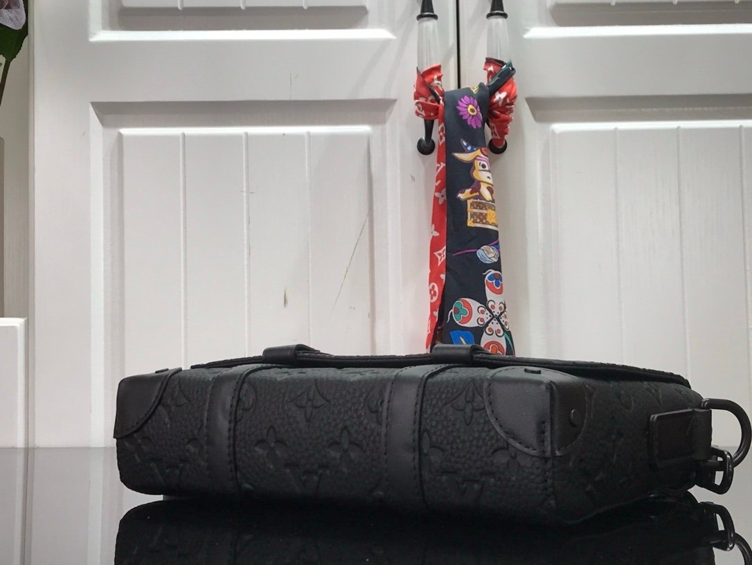 Louis Vuitton Trunk Messenger Bag Monogram 3D Black