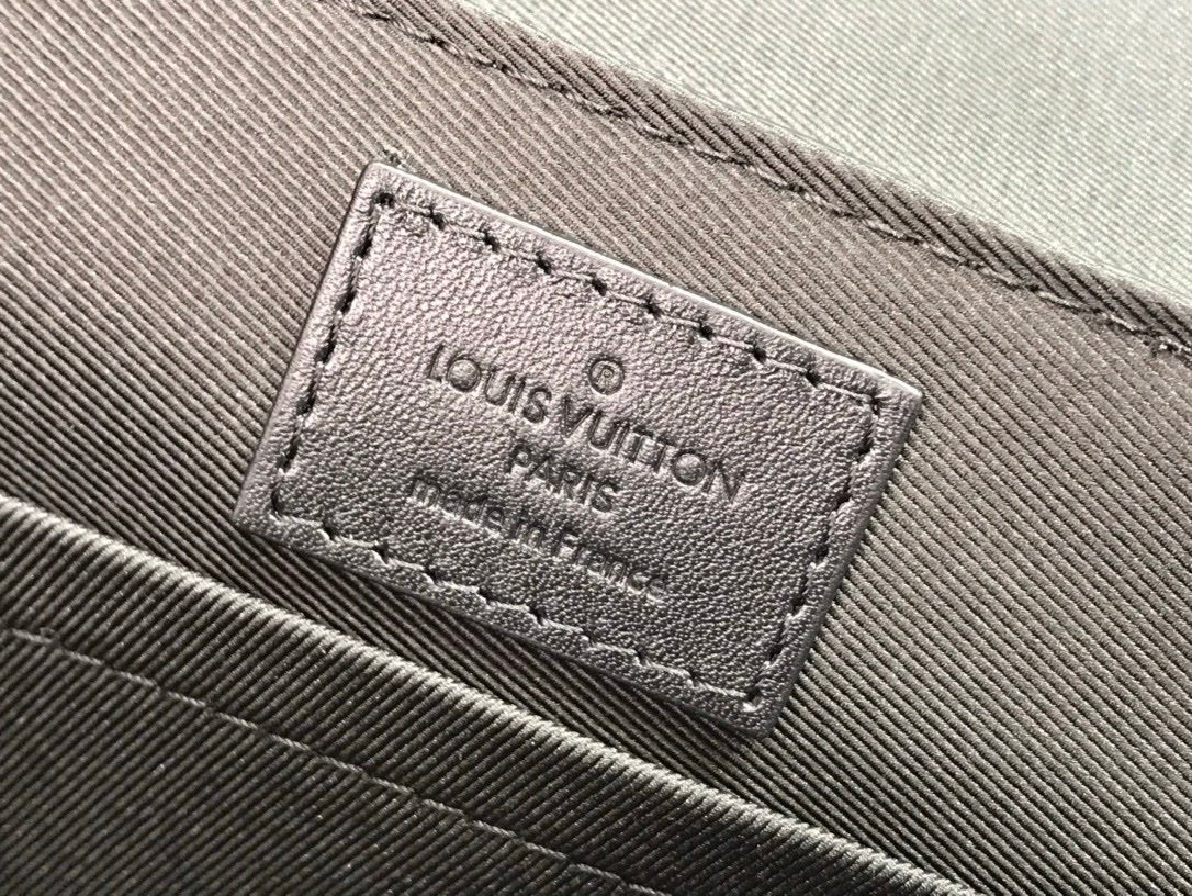 Louis Vuitton Trunk Messenger Bag Monogram 3D Black