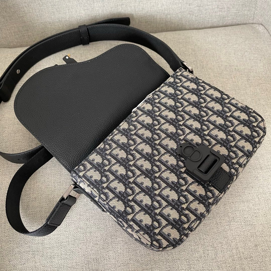 Dior Oblique Saddle Messenger Bag