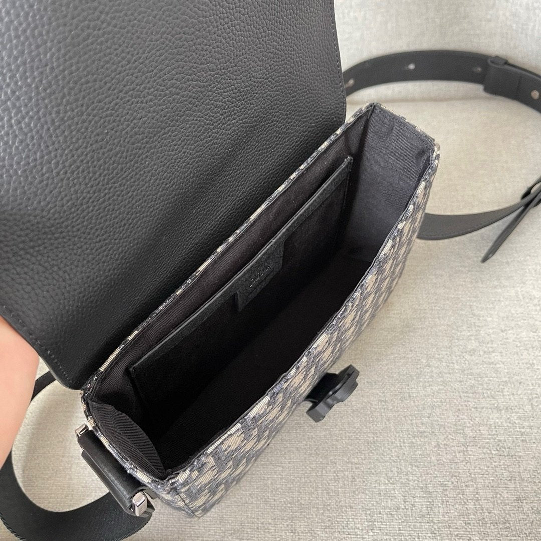 Dior Oblique Saddle Messenger Bag