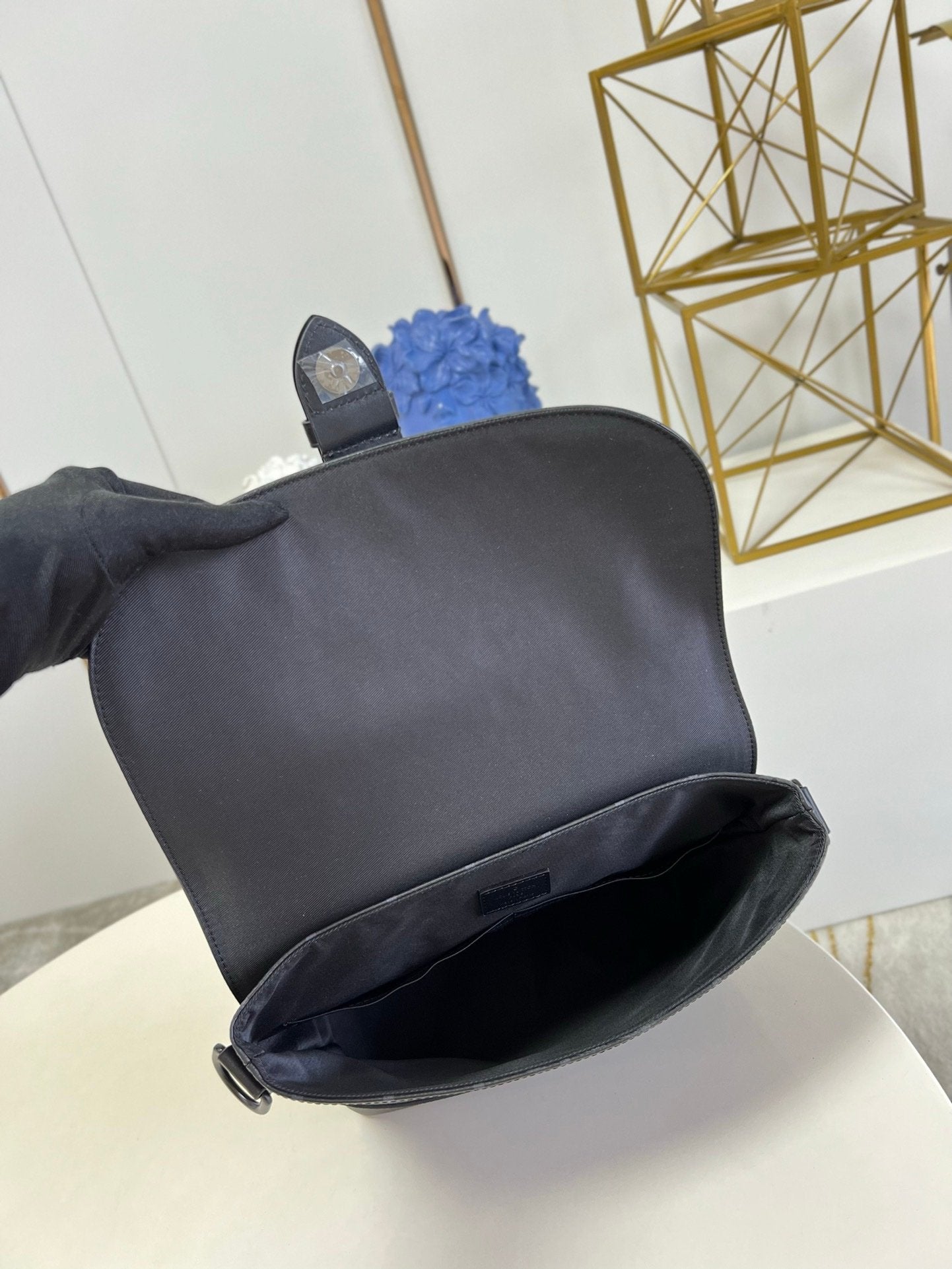 Louis Vuitton Saumur Messenger Black
