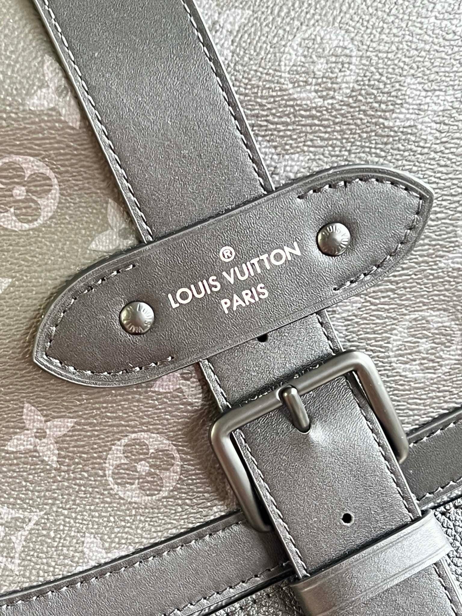 Louis Vuitton Saumur Messenger Black
