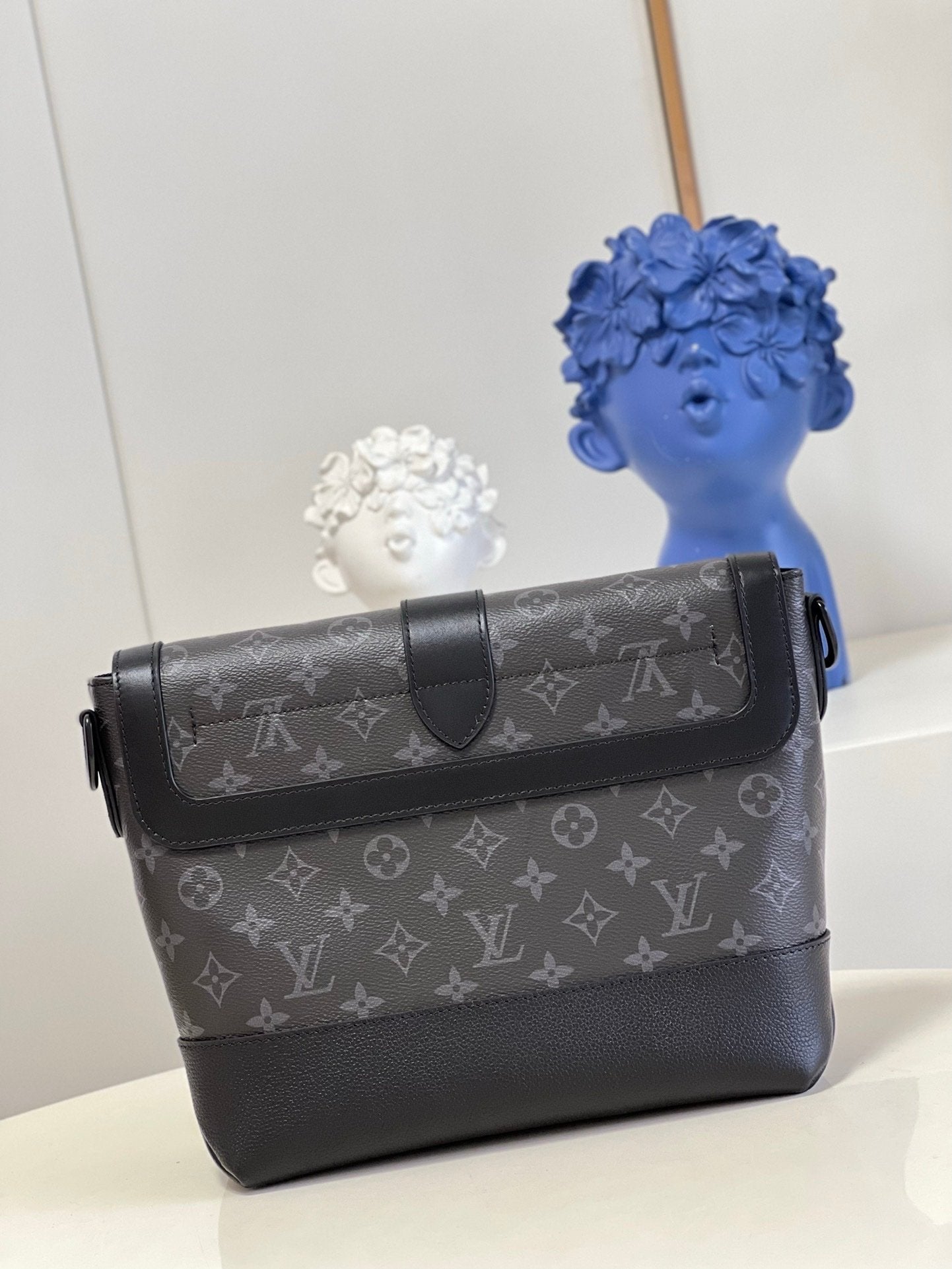 Louis Vuitton Saumur Messenger Black