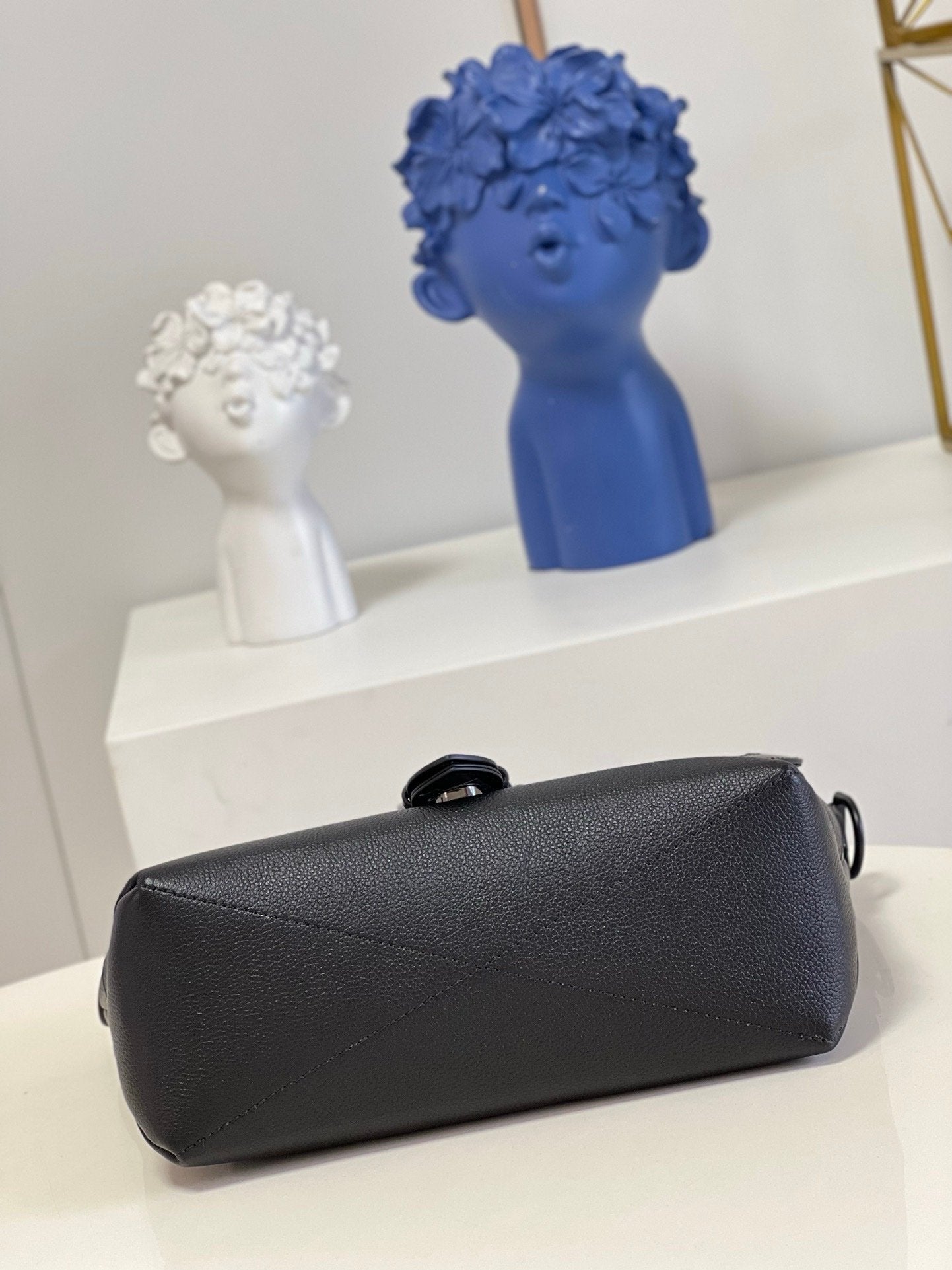 Louis Vuitton Saumur Messenger Black