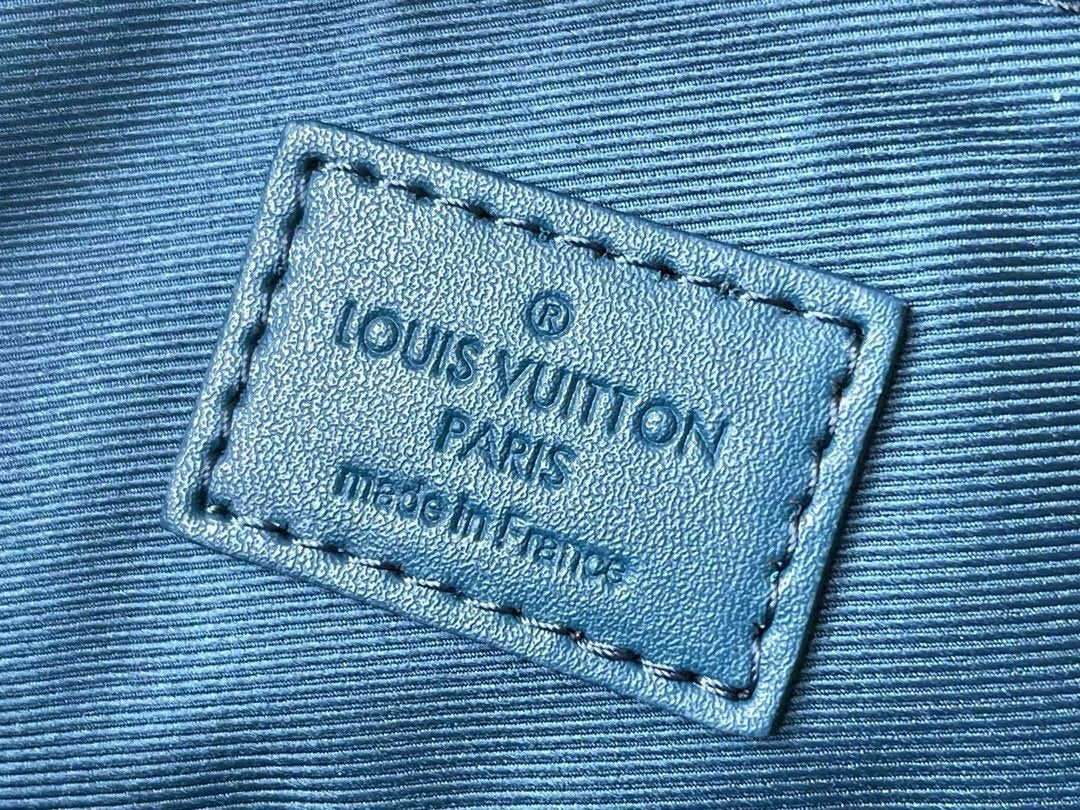 Louis Vuitton Clutch Bag Aerogram Black Leather Blue