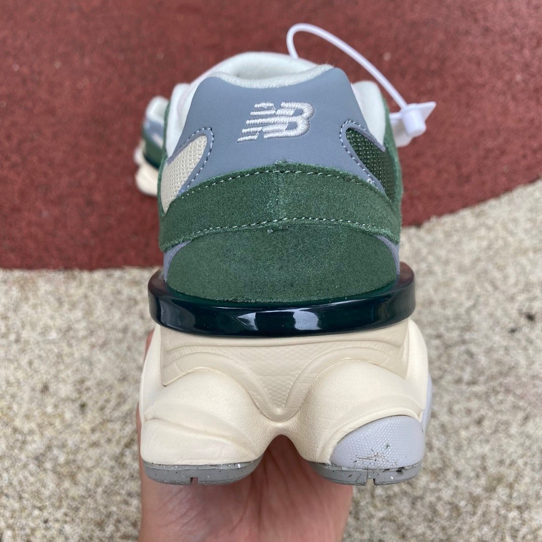 New Balance 9060 Nori