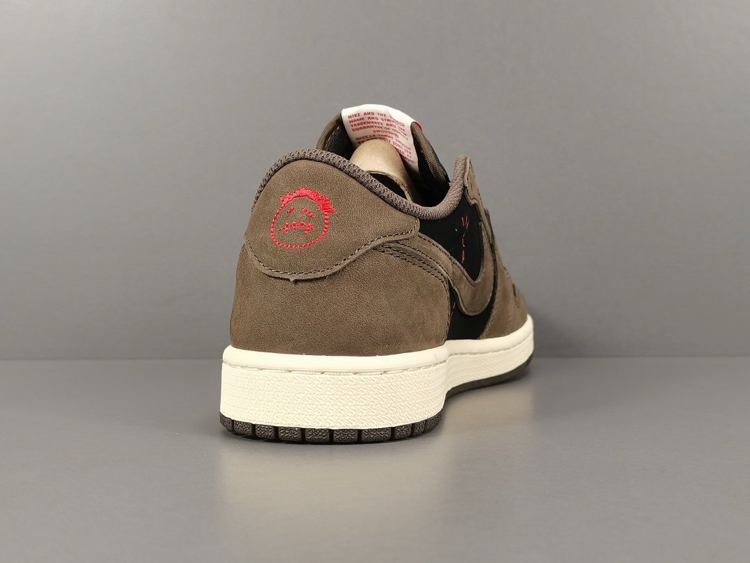 Jordan 1 Retro Low OG SP
Travis Scott Mocha