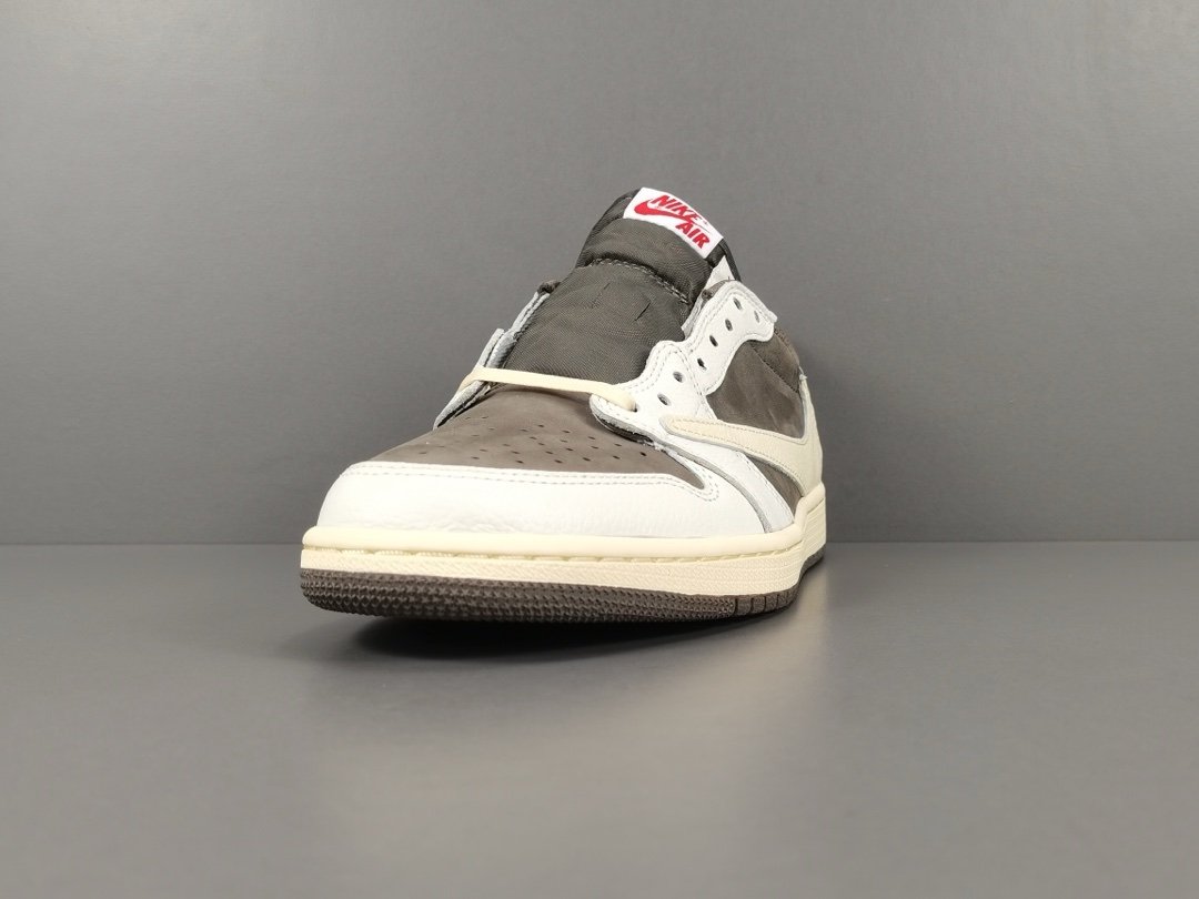 Jordan 1 Retro Low OG SP
Travis Scott Reverse Mocha
