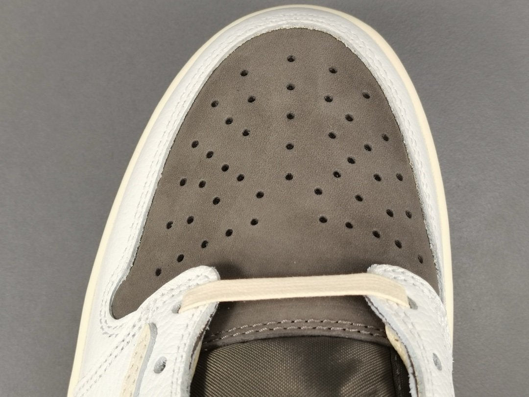 Jordan 1 Retro Low OG SP
Travis Scott Reverse Mocha